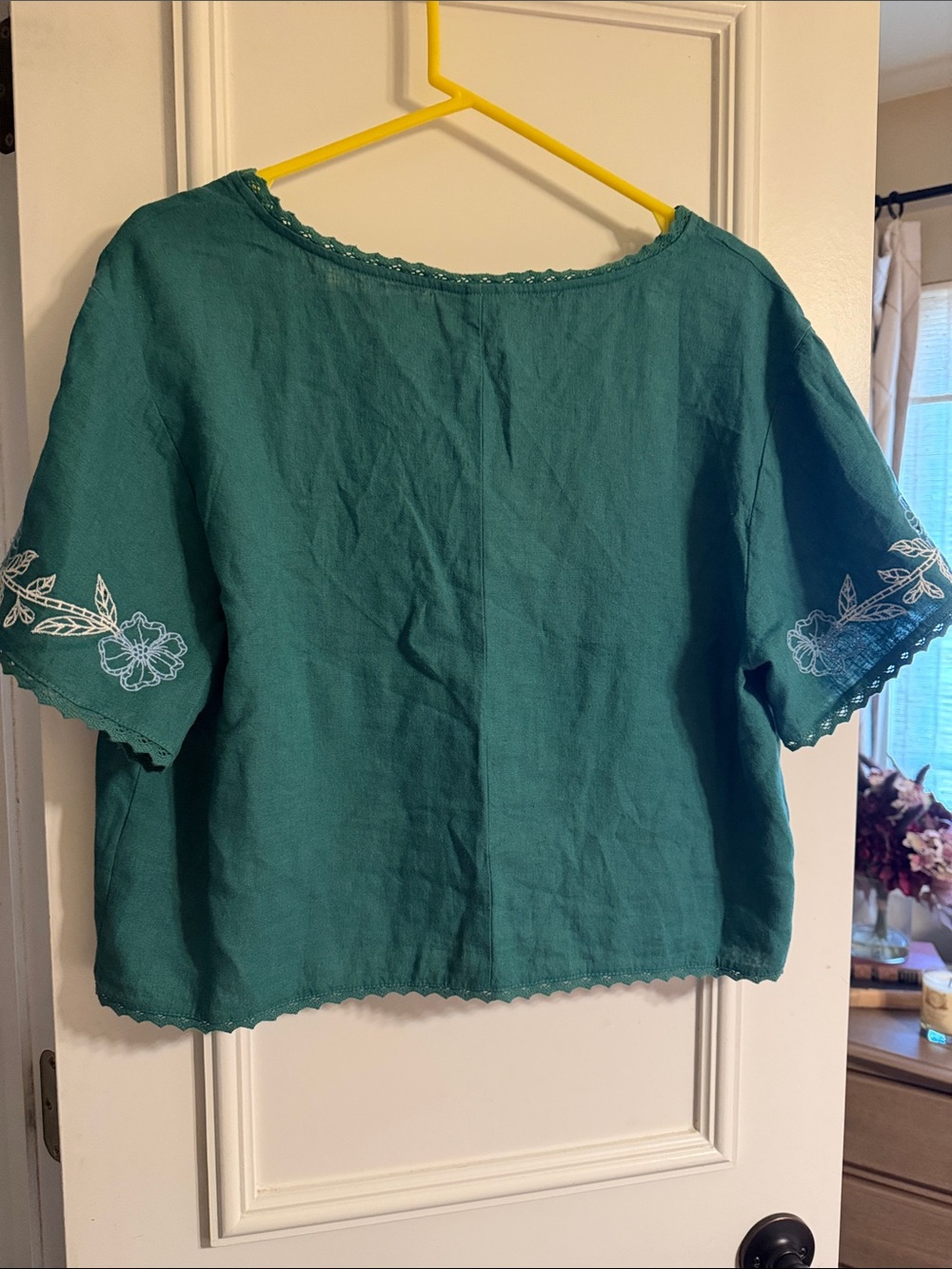 Universal Thread Teal Embroidered Cropped V-Neck Top - Picture 4 of 7